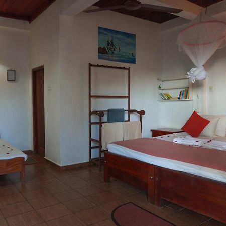 Shanthi Beach Resort Унаватуна Екстериор снимка