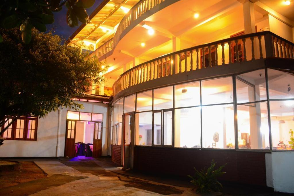 Shanthi Beach Resort Унаватуна Екстериор снимка