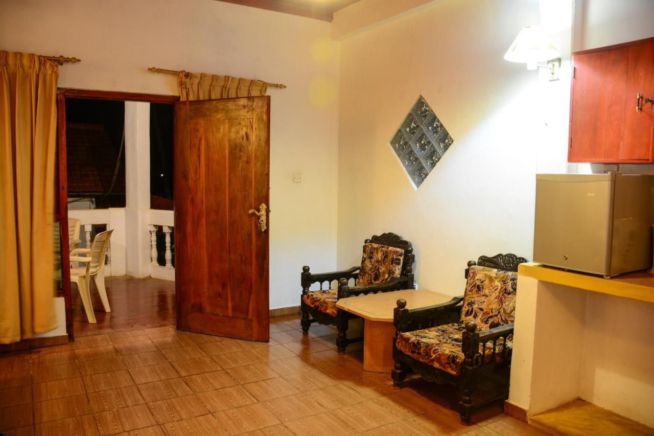 Shanthi Beach Resort Унаватуна Екстериор снимка