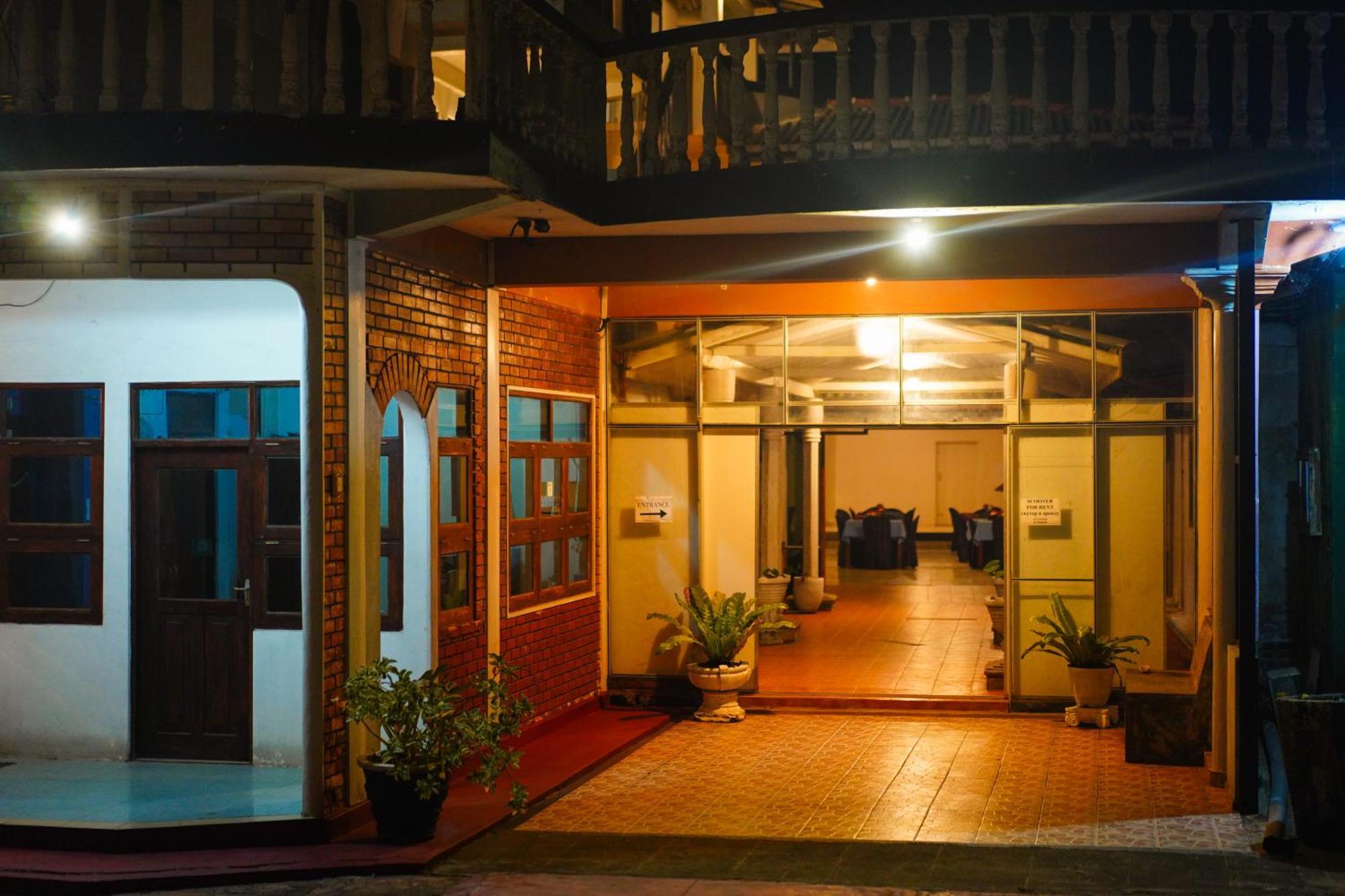 Shanthi Beach Resort Унаватуна Екстериор снимка
