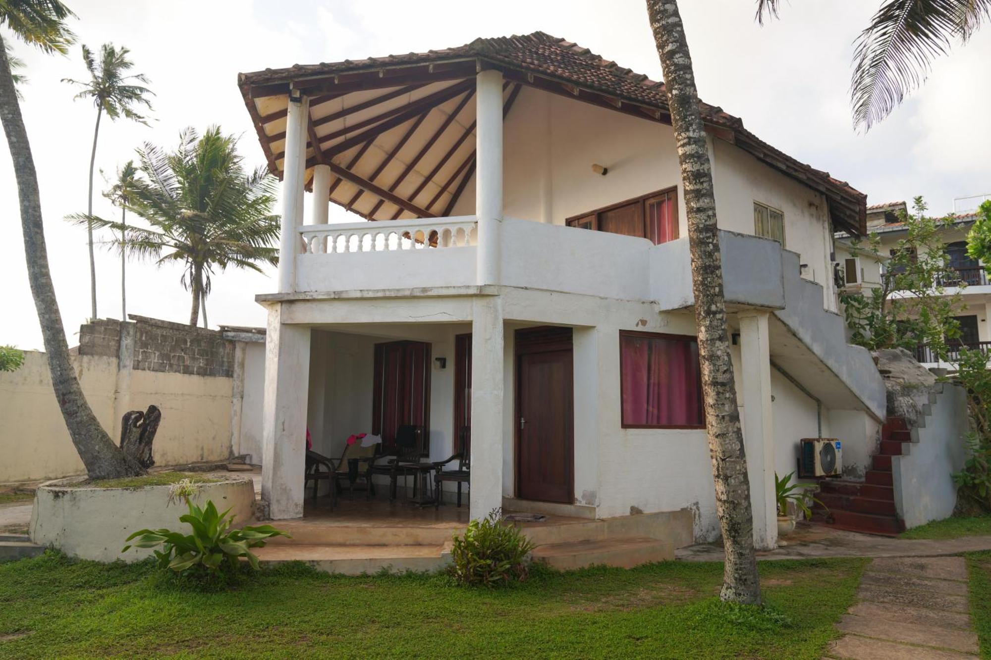 Shanthi Beach Resort Унаватуна Екстериор снимка