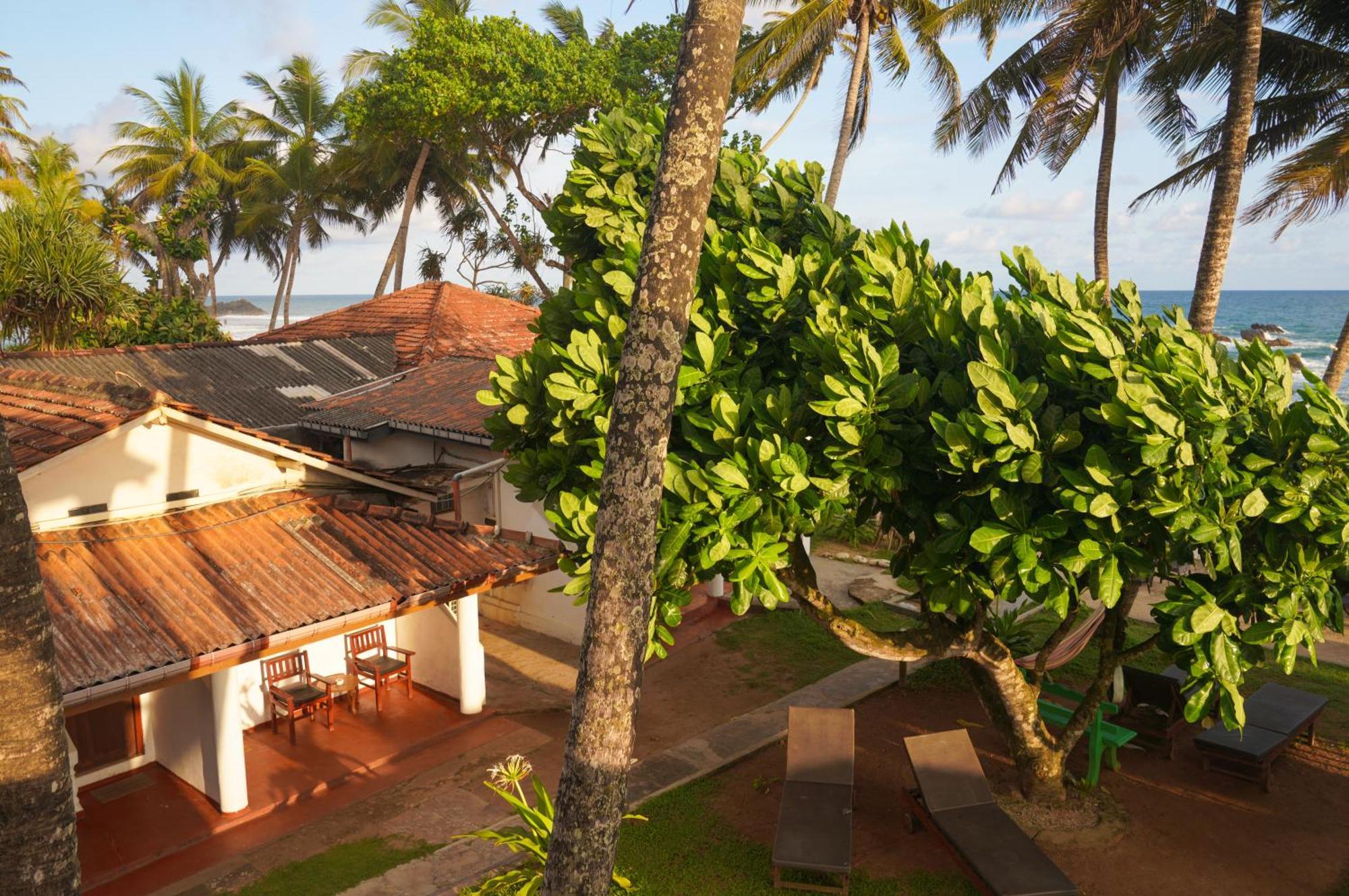 Shanthi Beach Resort Унаватуна Екстериор снимка