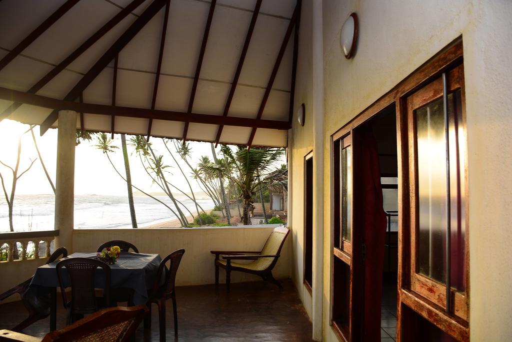 Shanthi Beach Resort Унаватуна Екстериор снимка