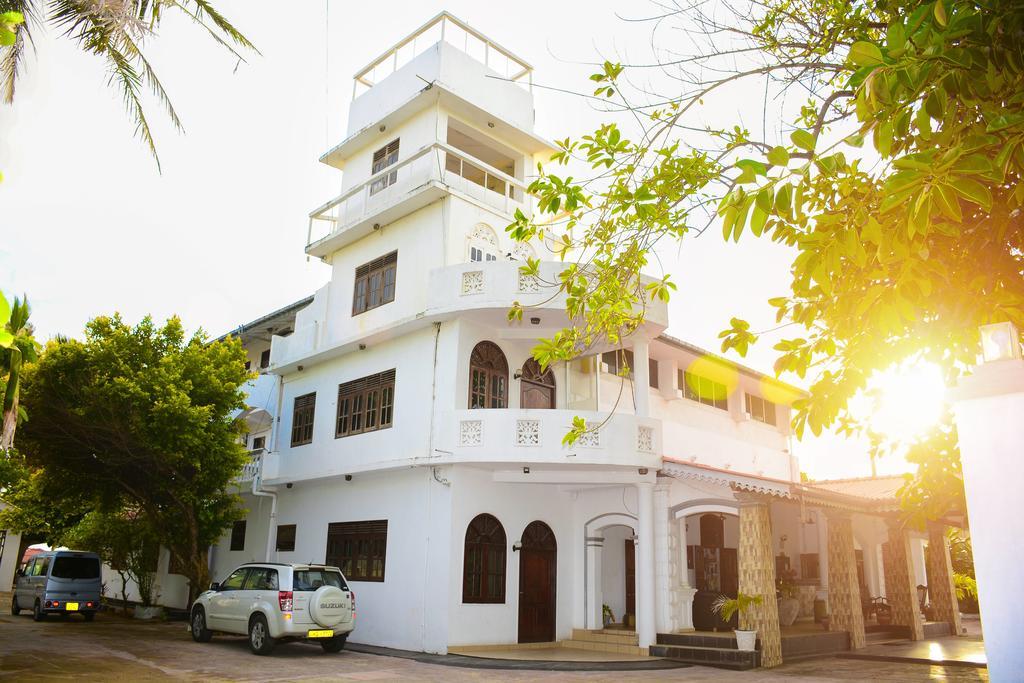 Shanthi Beach Resort Унаватуна Екстериор снимка