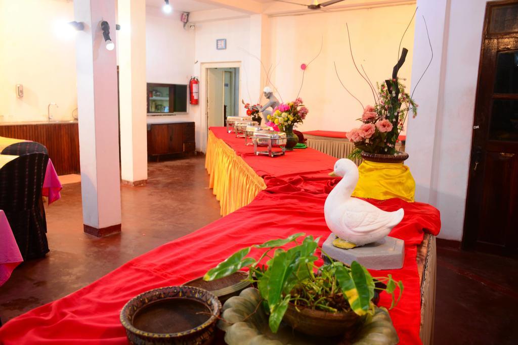 Shanthi Beach Resort Унаватуна Екстериор снимка