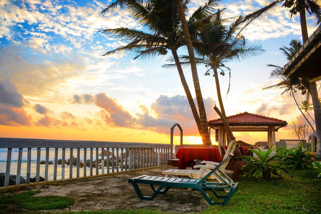 Shanthi Beach Resort Унаватуна Екстериор снимка