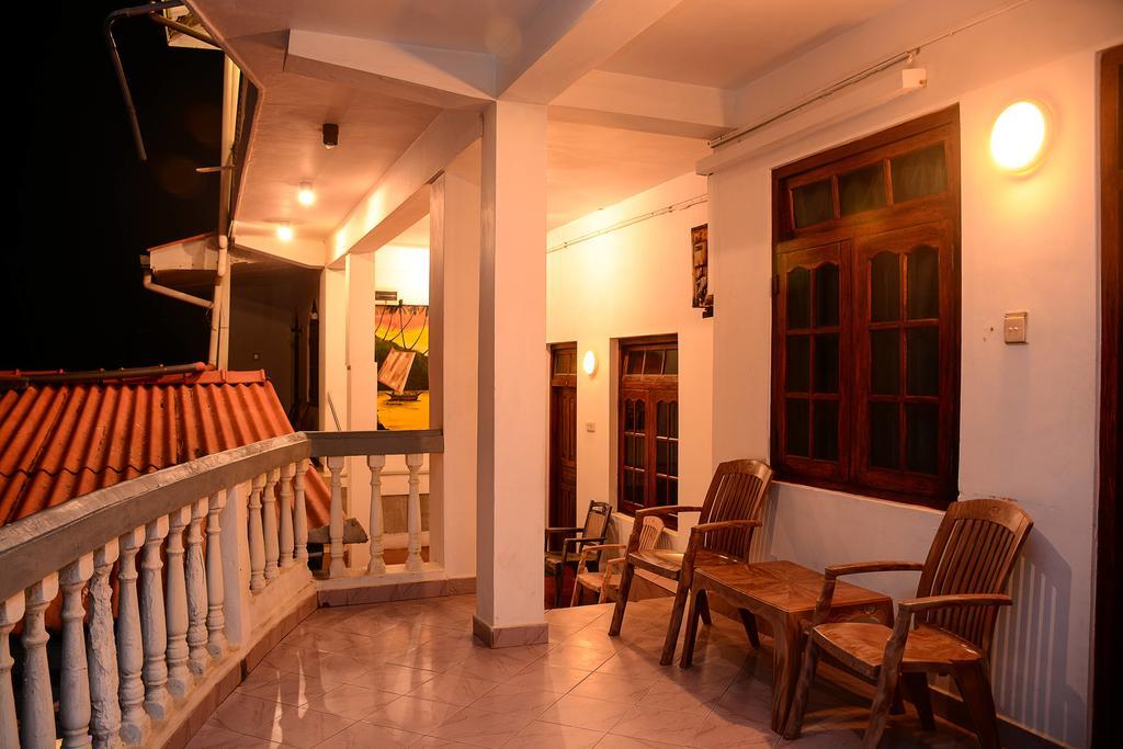 Shanthi Beach Resort Унаватуна Екстериор снимка