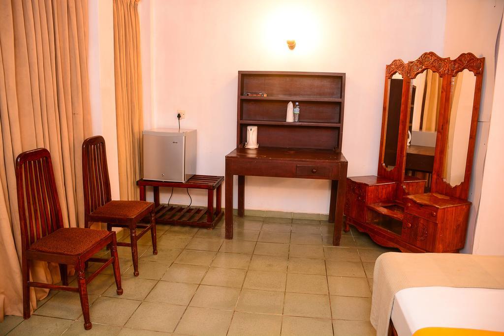 Shanthi Beach Resort Унаватуна Екстериор снимка