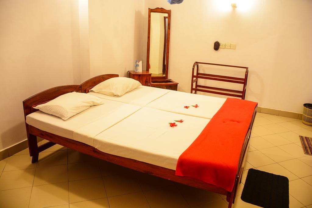 Shanthi Beach Resort Унаватуна Екстериор снимка