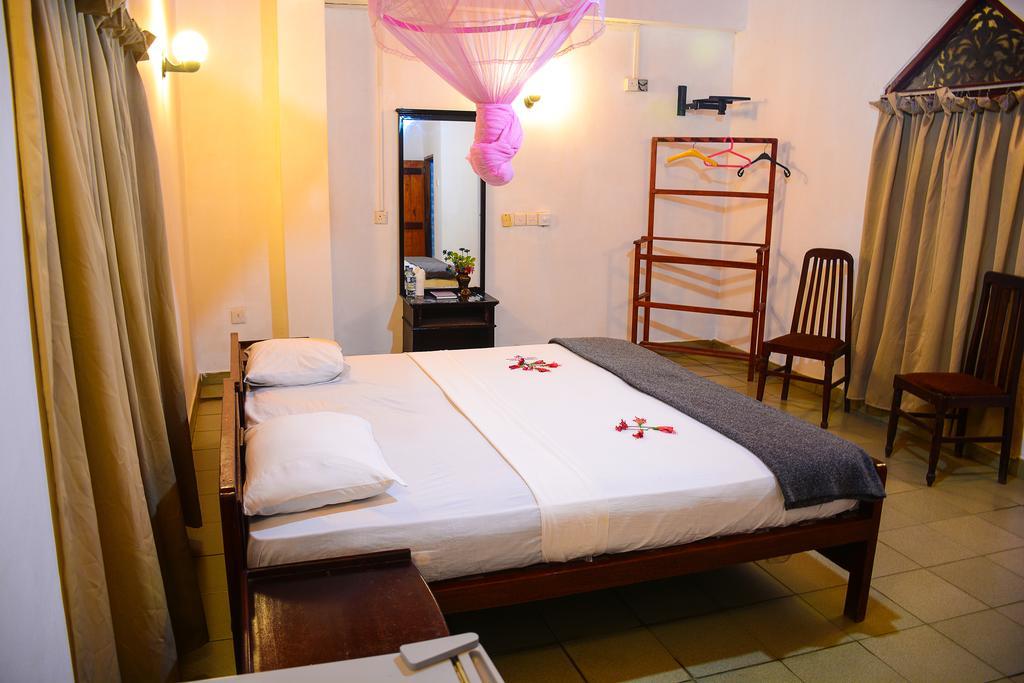 Shanthi Beach Resort Унаватуна Екстериор снимка