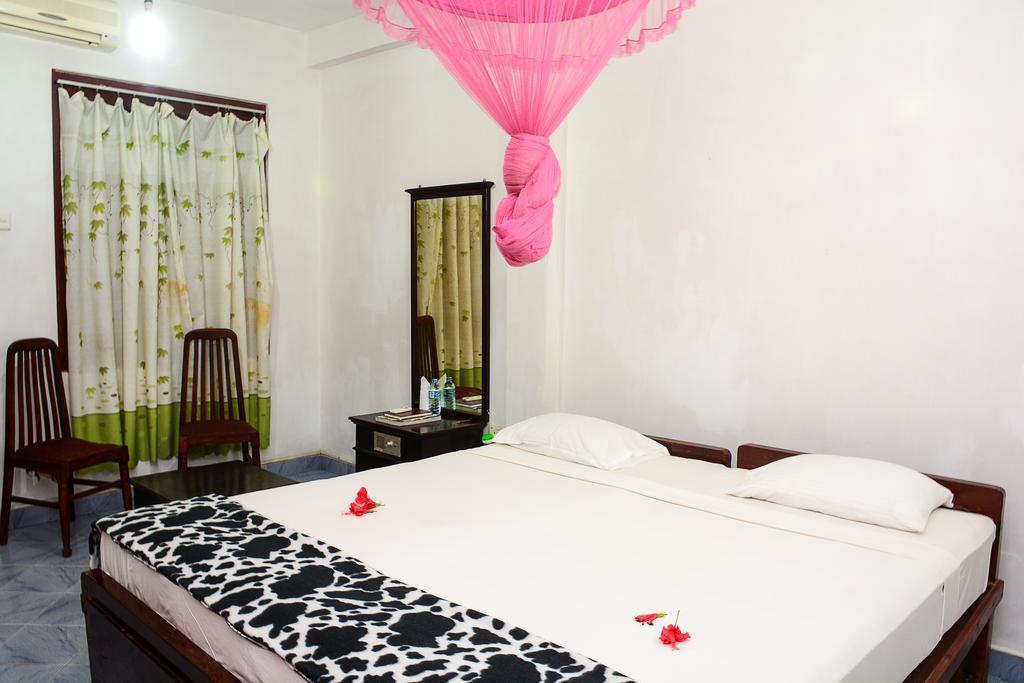 Shanthi Beach Resort Унаватуна Екстериор снимка