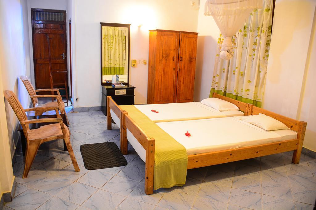 Shanthi Beach Resort Унаватуна Екстериор снимка