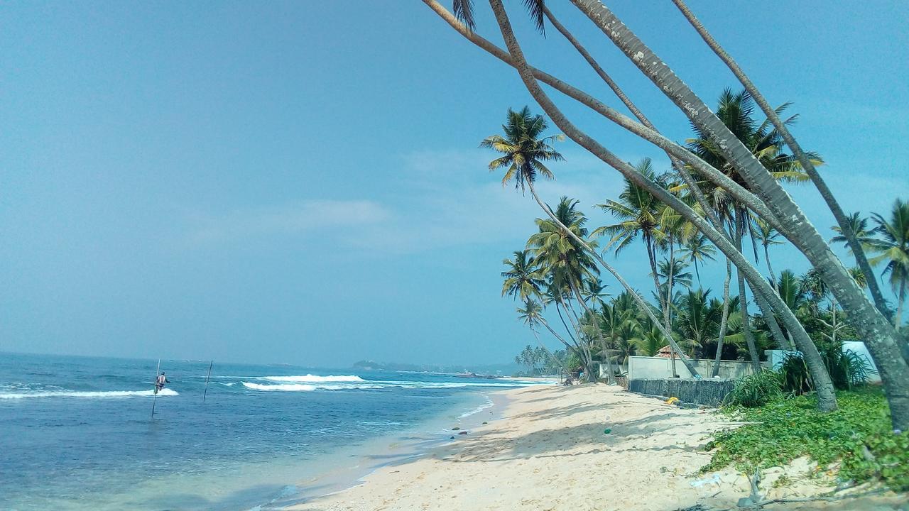 Shanthi Beach Resort Унаватуна Екстериор снимка
