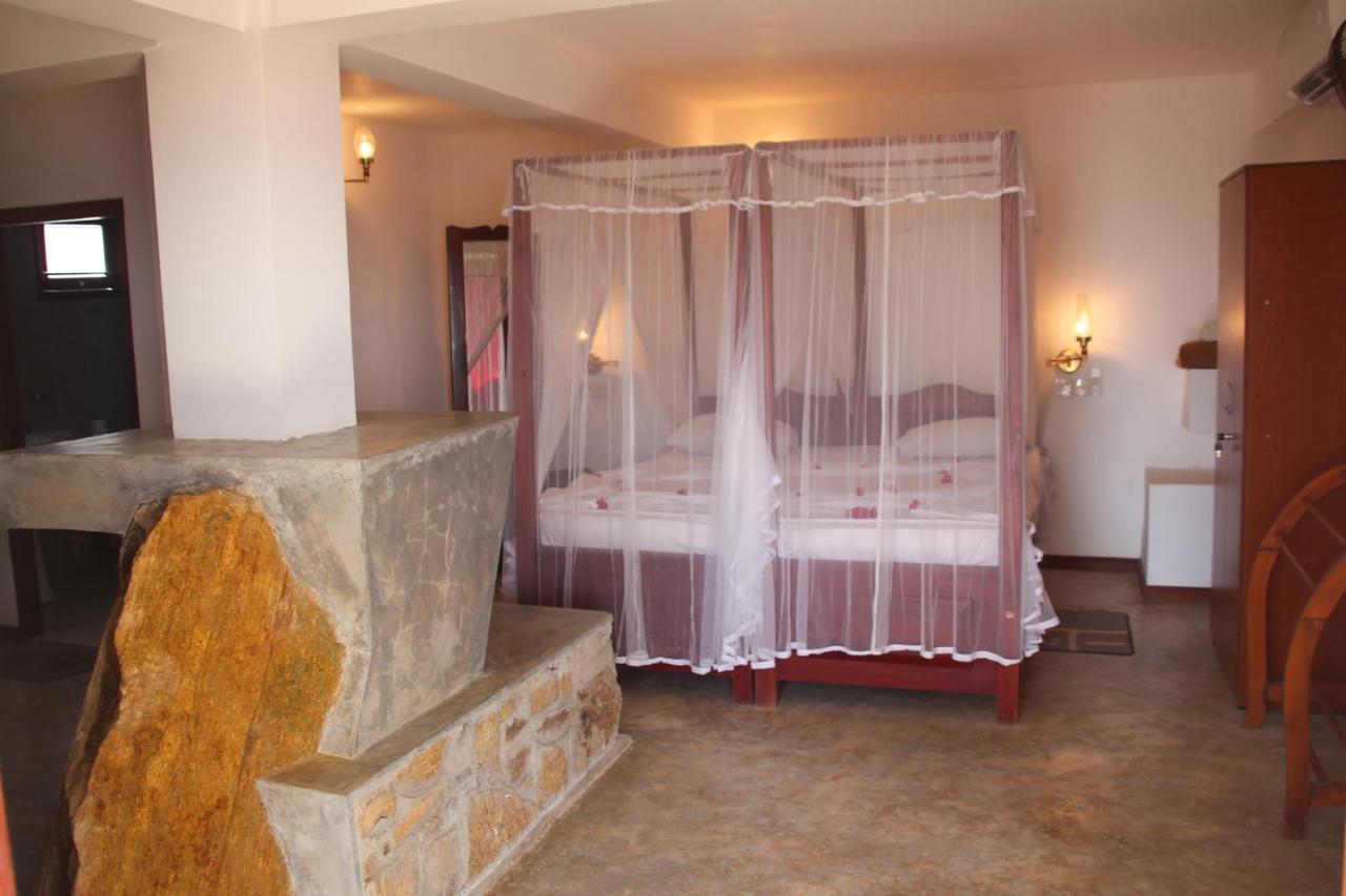 Shanthi Beach Resort Унаватуна Екстериор снимка